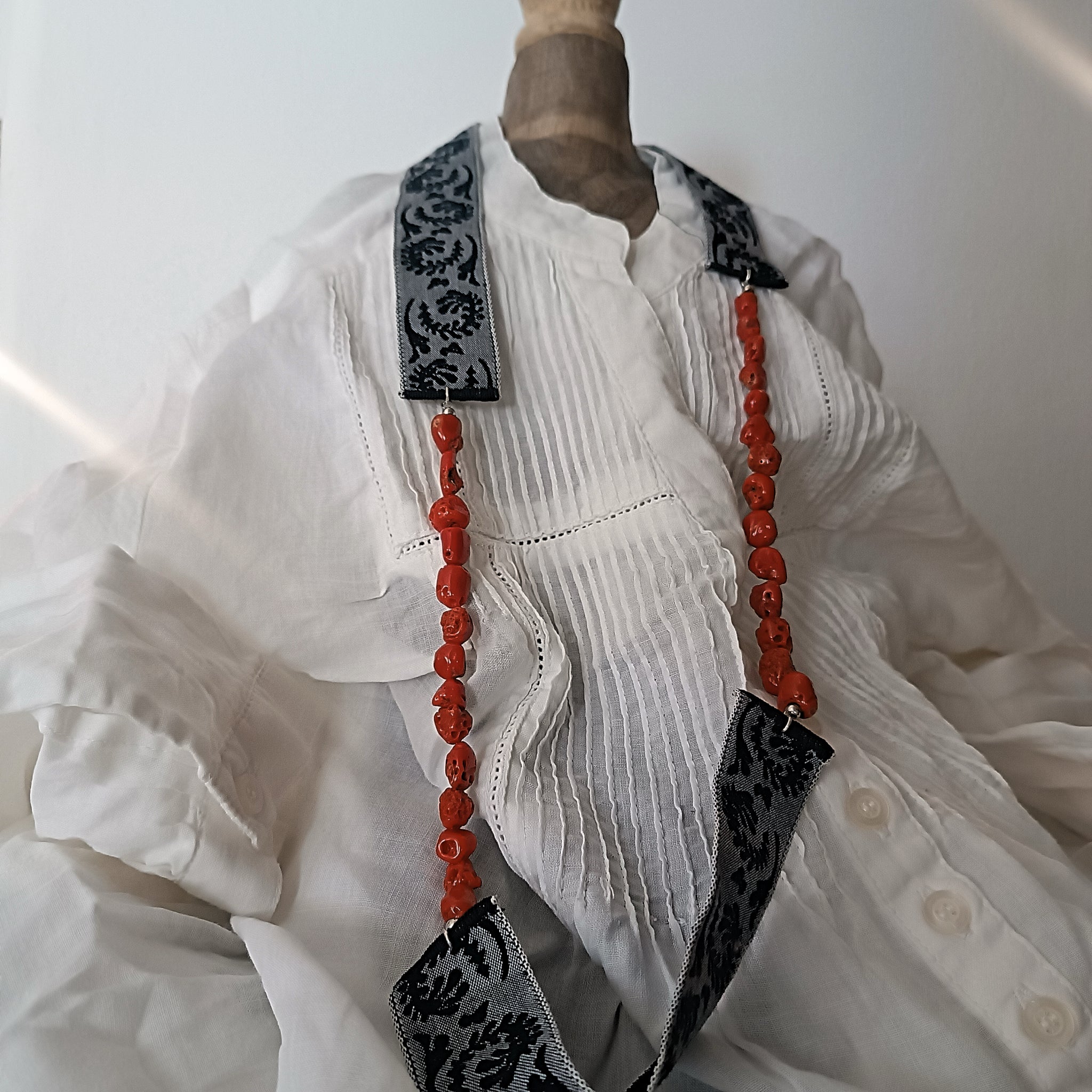 MARIA-girocollo corallo e broccato