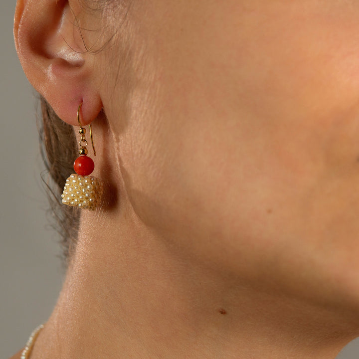 Orecchini con perline di fiume e corallo gorallgioielli