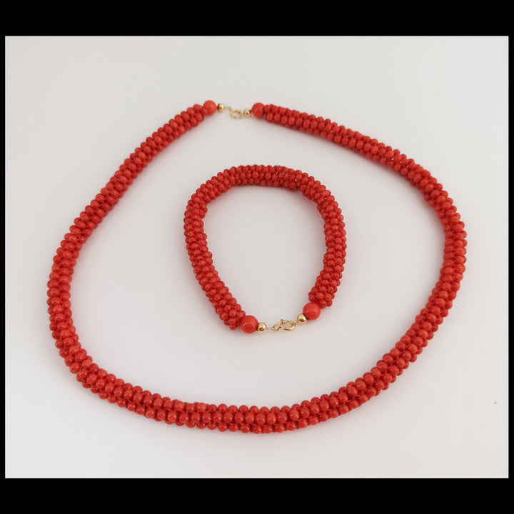 TRE FILI-girocollo-corallo-tessito-a-mano