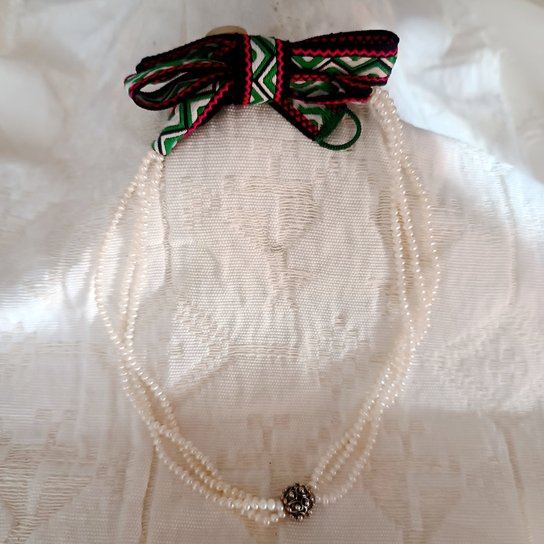 collana perle di fiume e bottone sardo