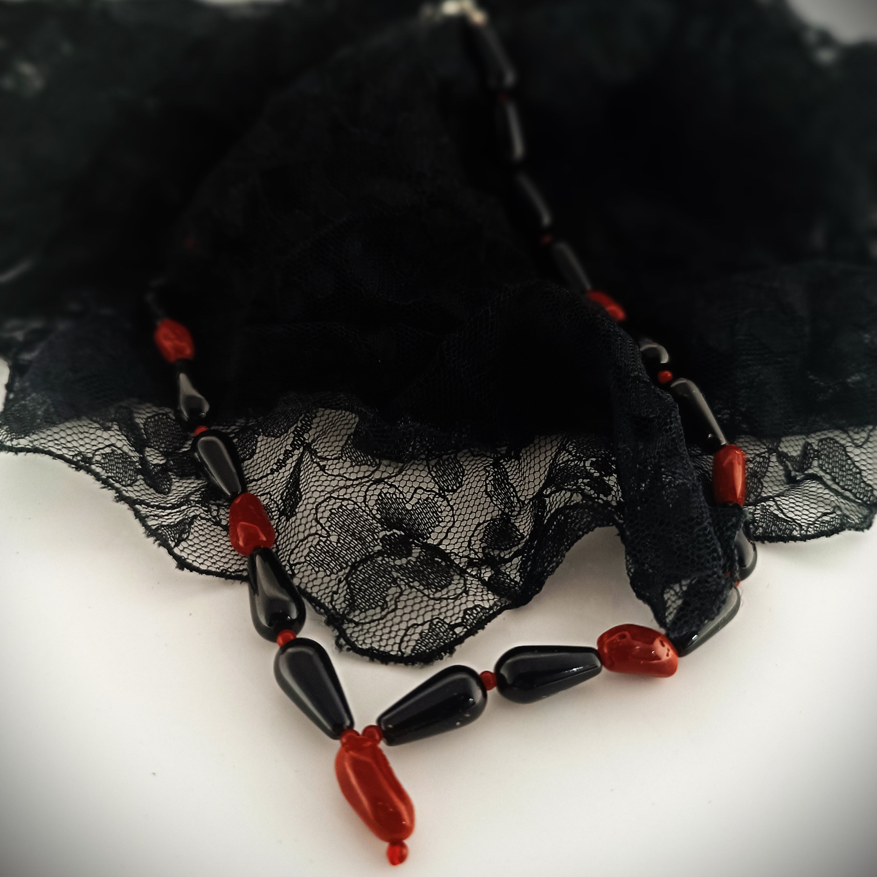 girocollo gocce di agata nera e corallo rosso sardo