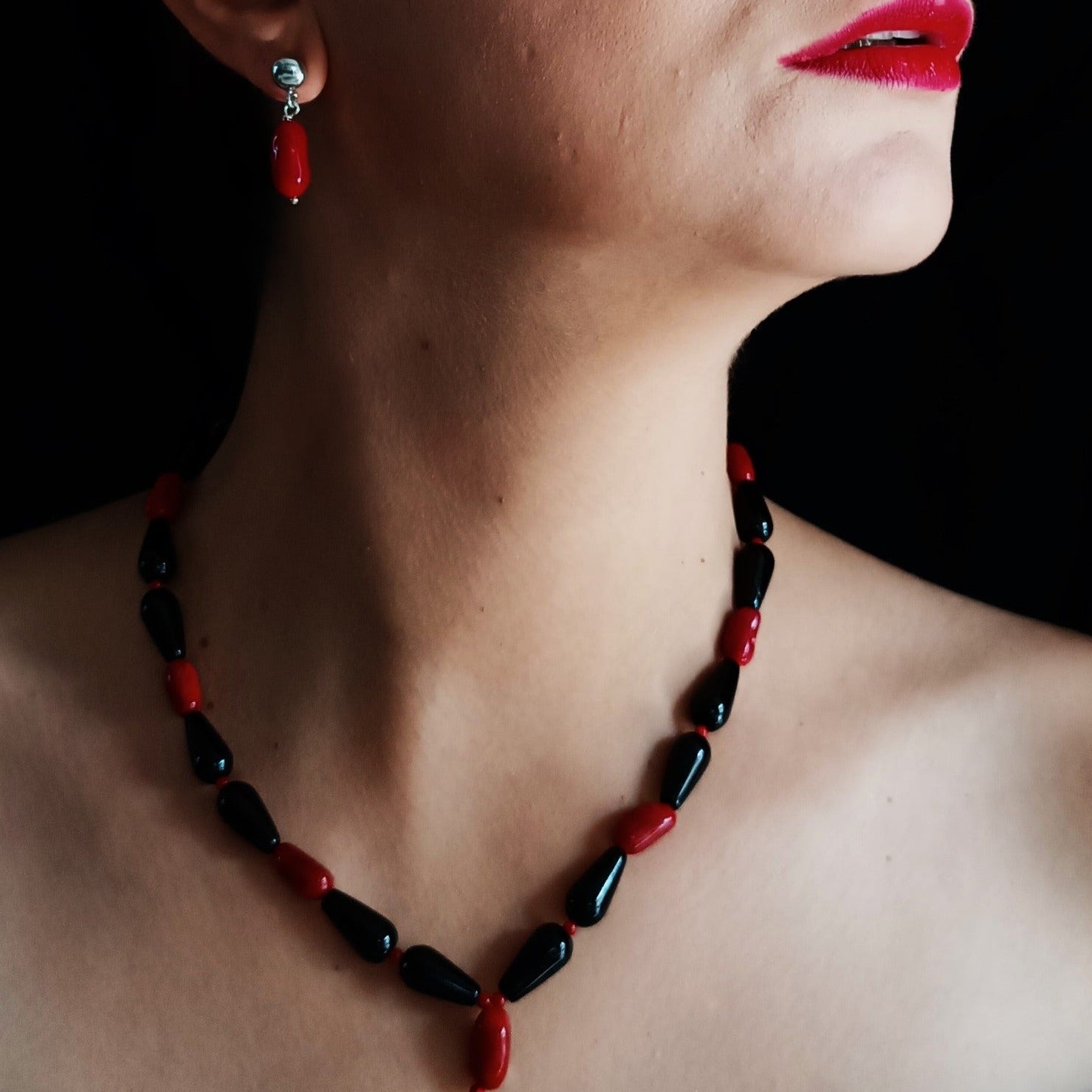 RUGGIADA girocollo gocce di agata nera e corallo rosso sardo GORALgioielli