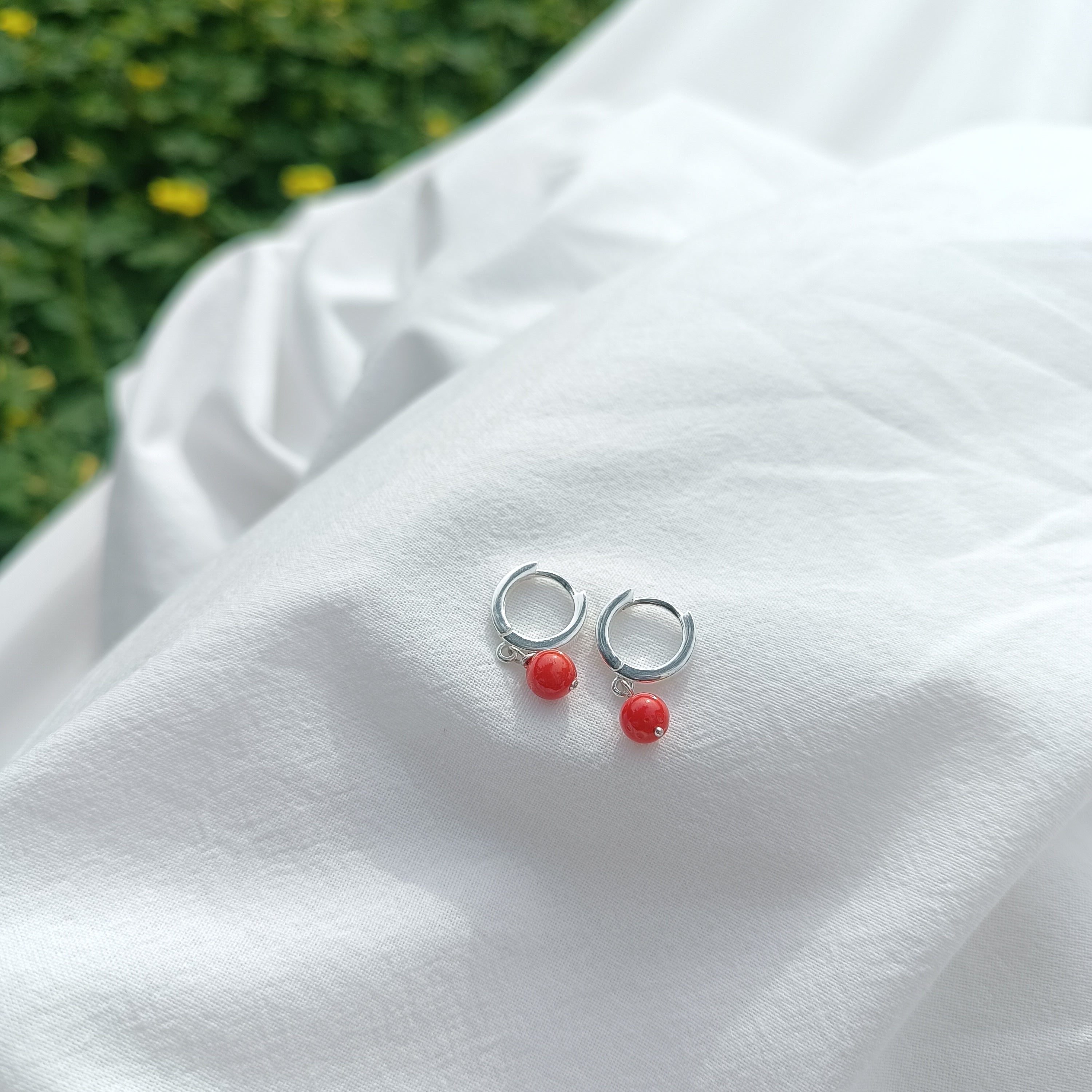 Orecchini cerchio argento e corallo 