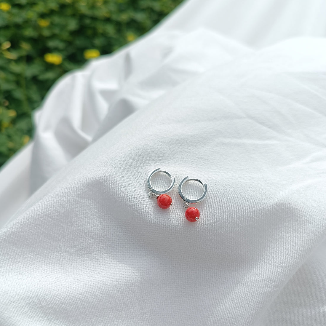 Orecchini cerchio argento e corallo 