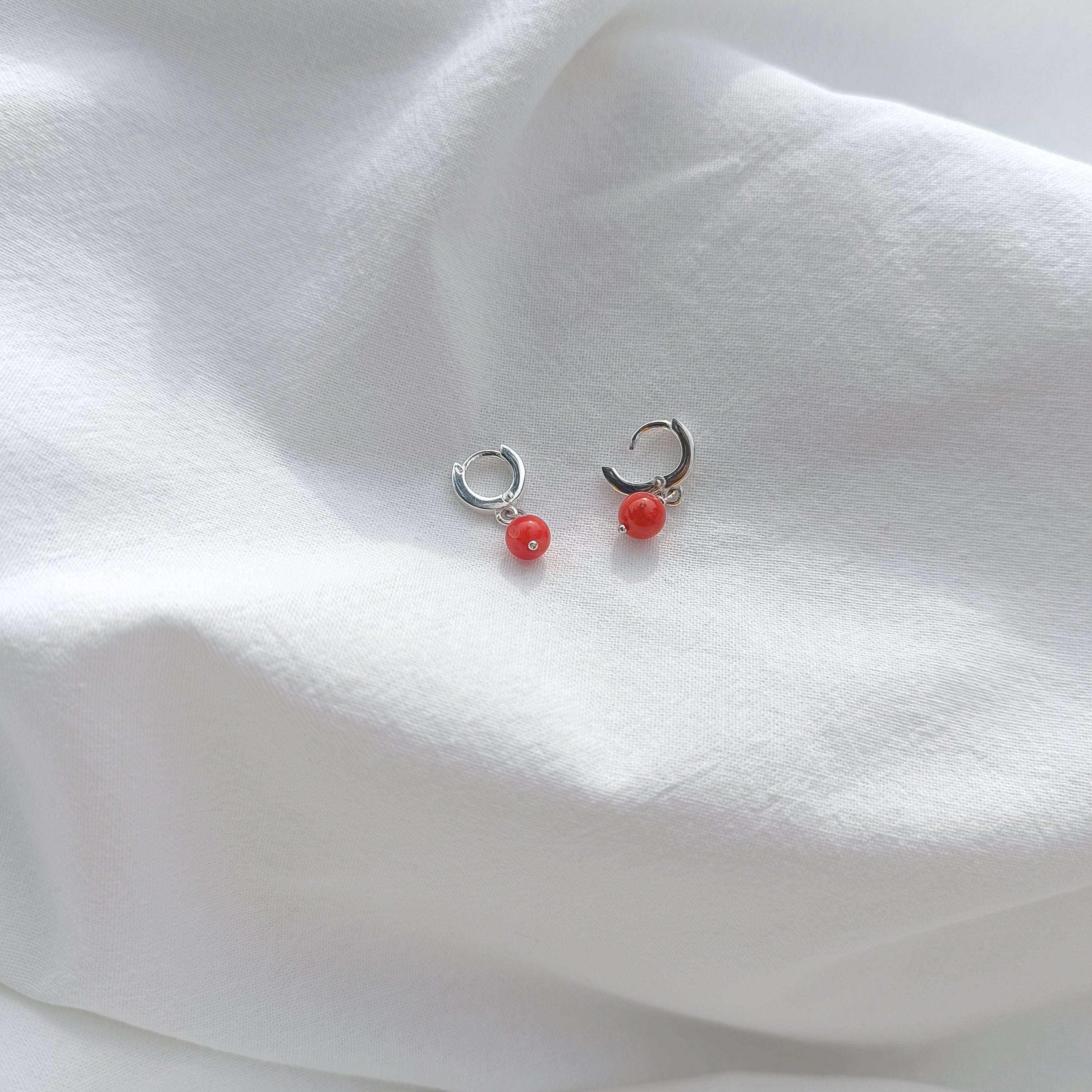 Orecchini cerchio argento e corallo