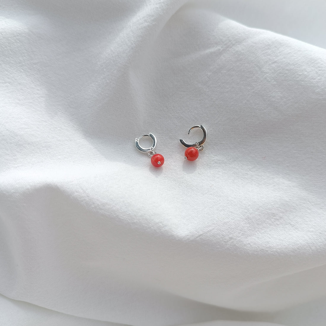 Orecchini cerchio argento e corallo