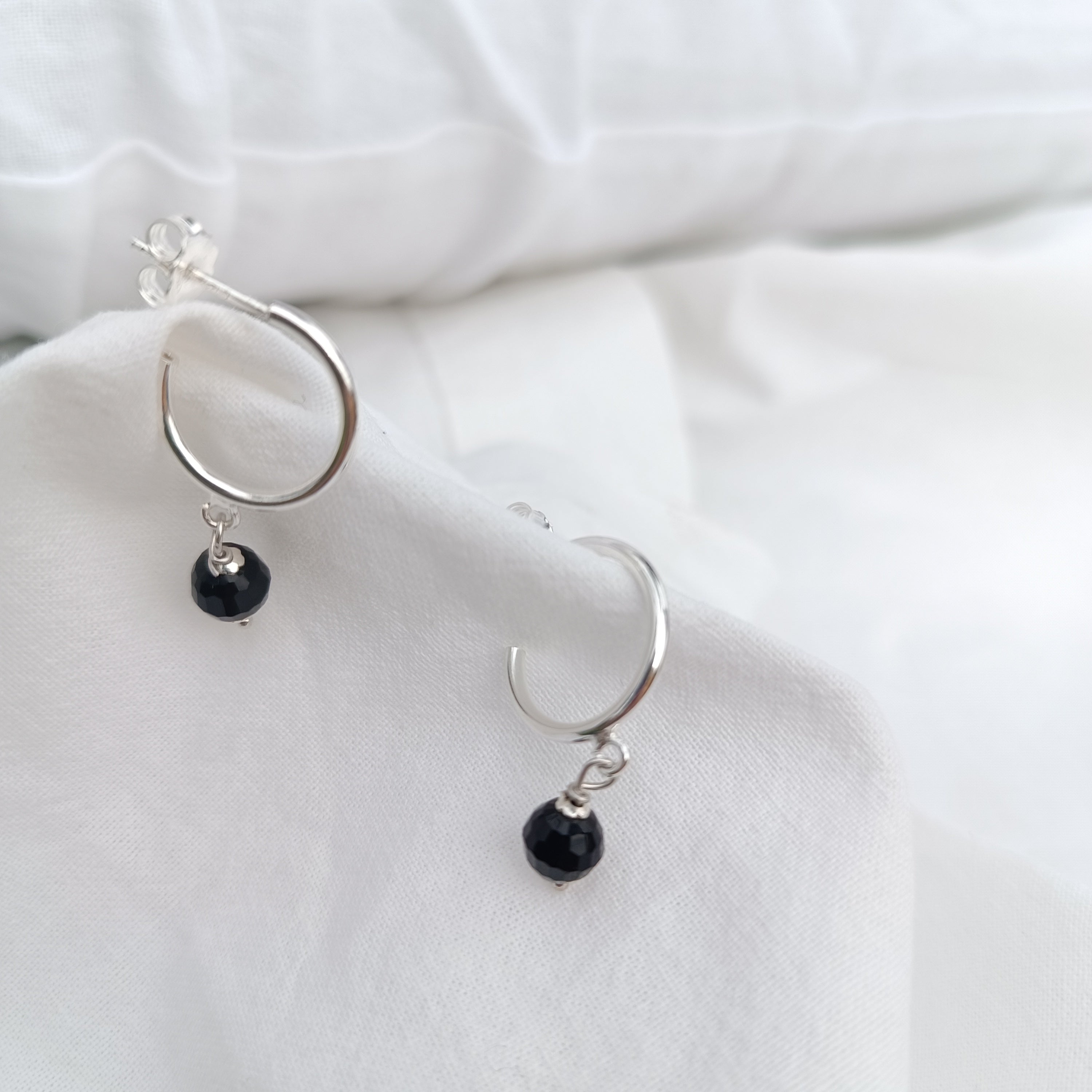 CERCHIO D'AMORE-Orecchino argento 925 con sfera di corallo