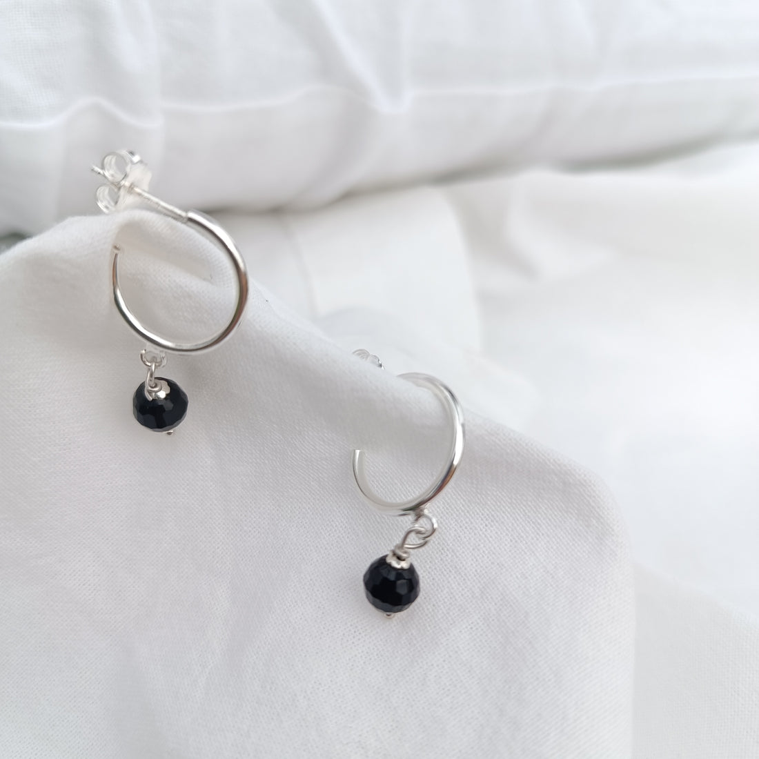 CERCHIO D'AMORE-Orecchino argento 925 con sfera di corallo