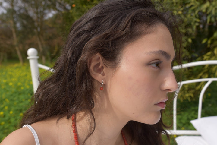 CERCHIO D'AMORE-Orecchino argento 925 con sfera di corallo