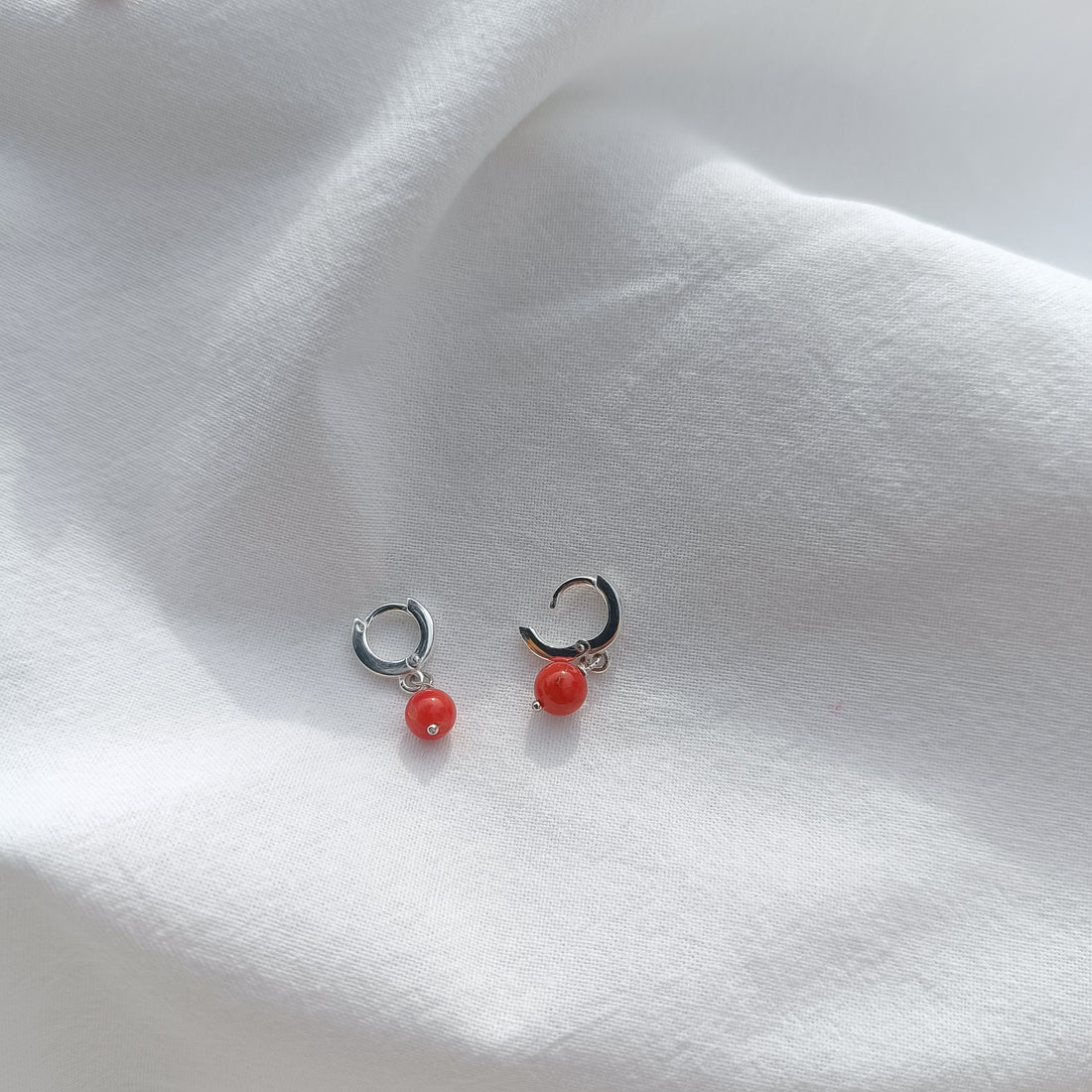Orecchini cerchio argento e corallo 