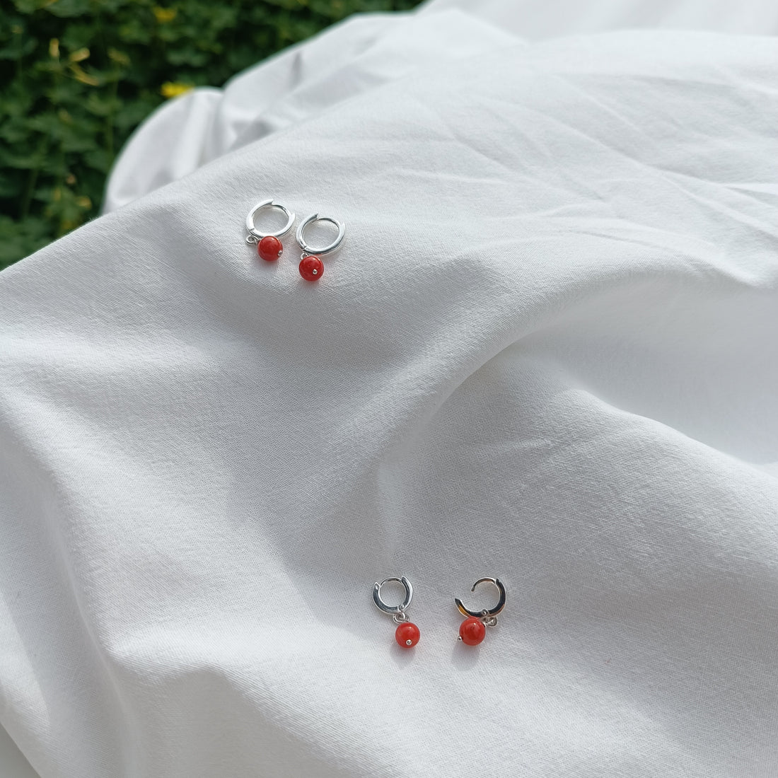 Orecchini cerchio argento e corallo