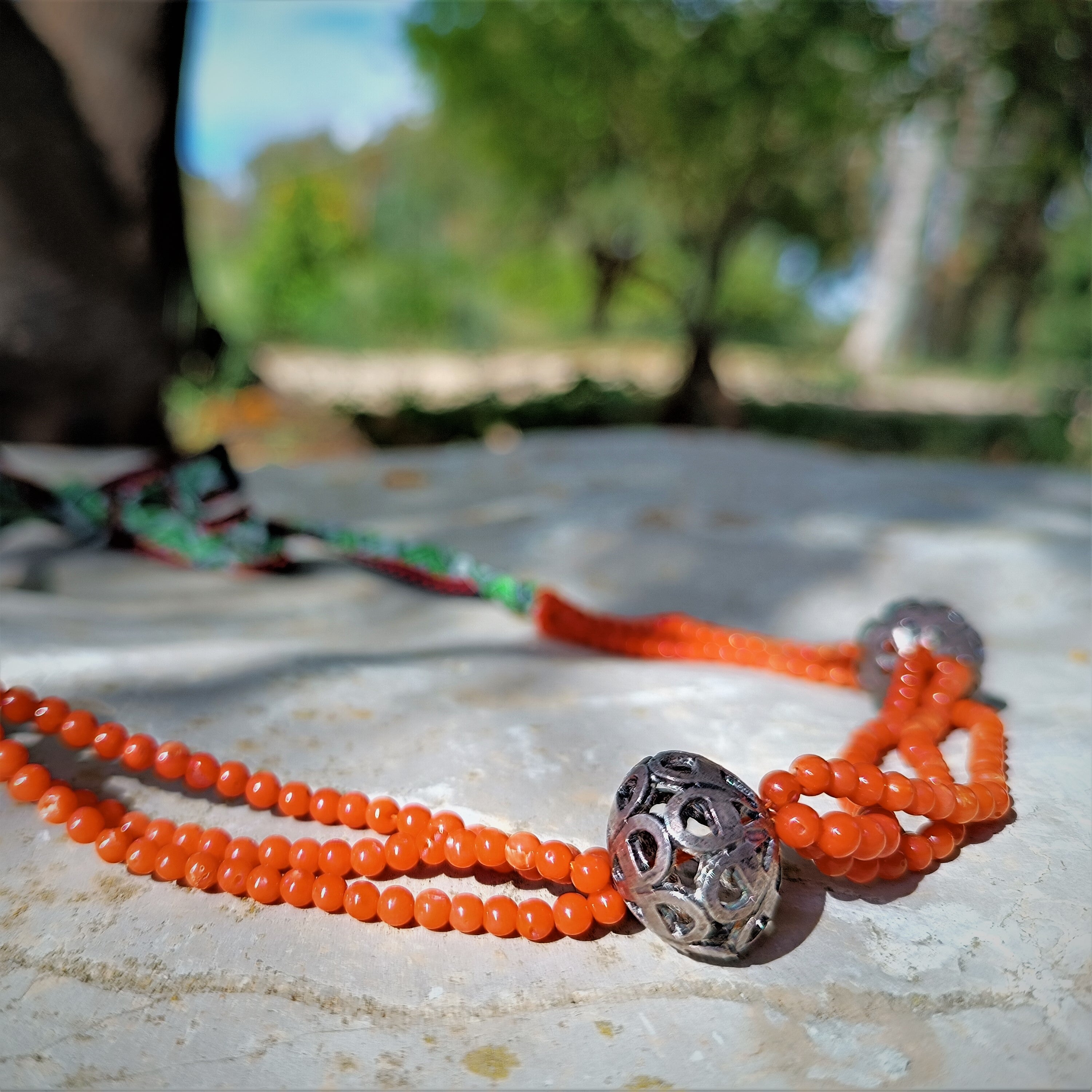 SA GUTTURADA collana corallo e bottoni d'argento 